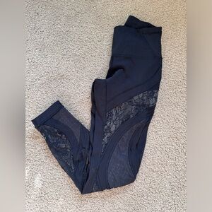 Lululemon black legging size 4